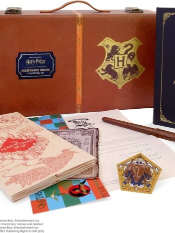 81femlN0glL._AC_UF10001000_QL80_.jpg Harry Potter: Hogwarts Trunk Collectible Set